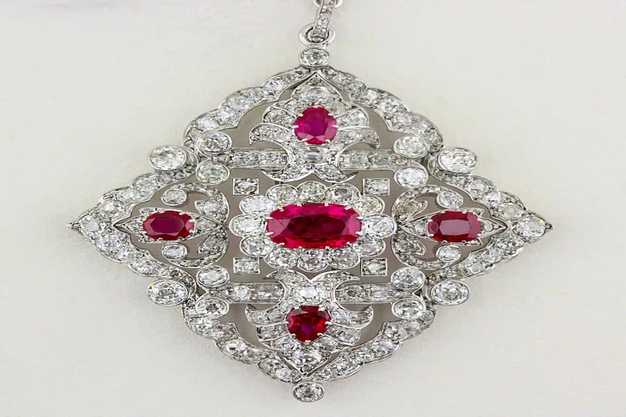 Choose the Right Jewelry in Hatton Garden